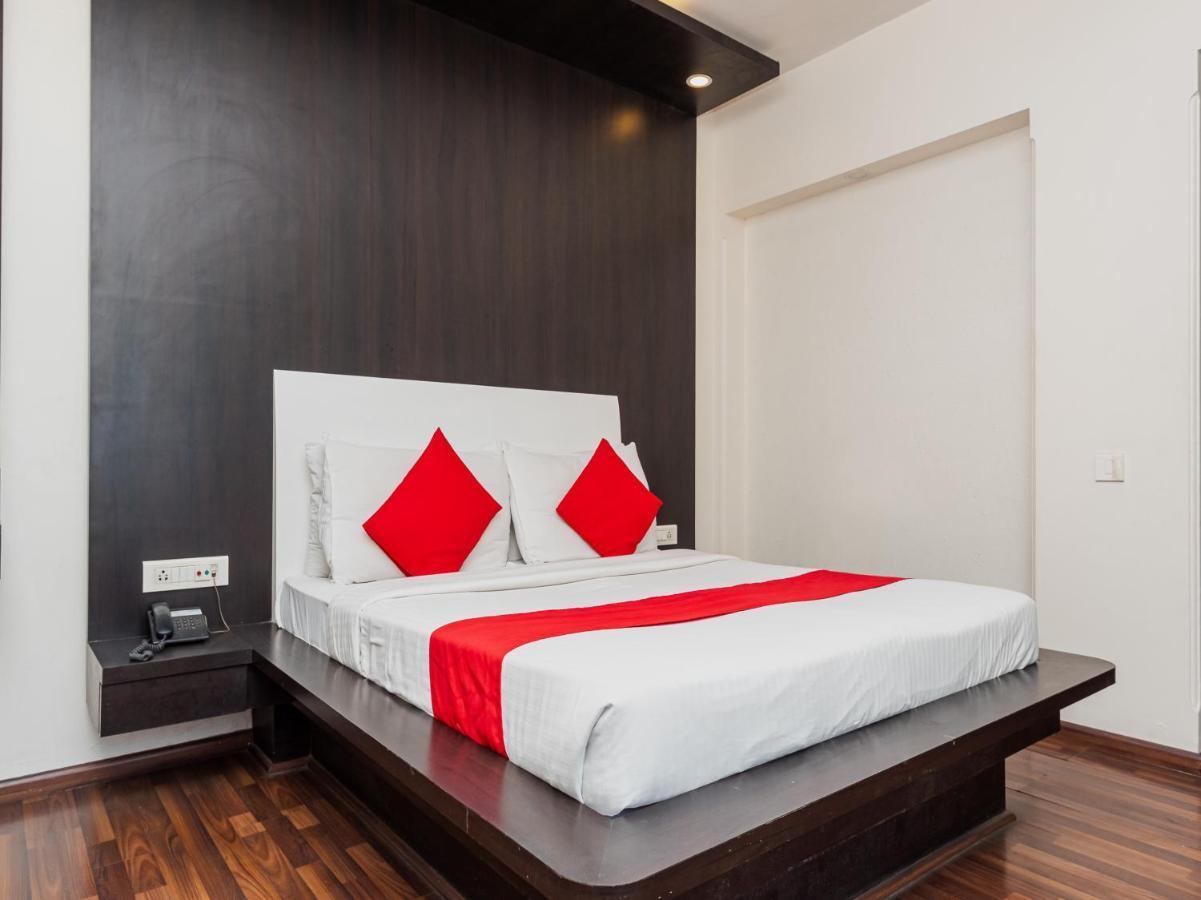 Hotel Balwas 수라트 외부 사진