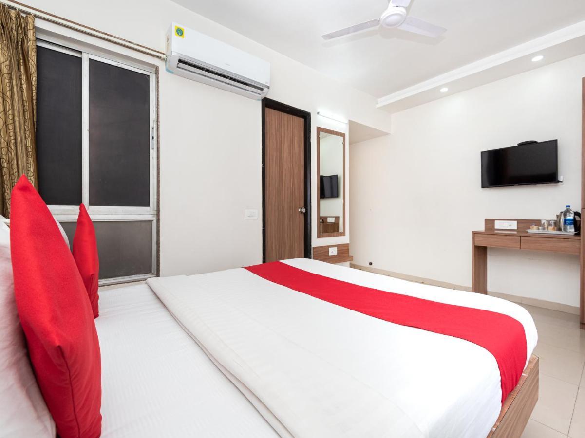 Hotel Balwas 수라트 외부 사진