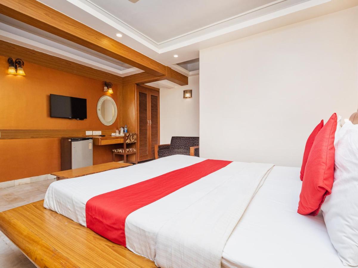 Hotel Balwas 수라트 외부 사진