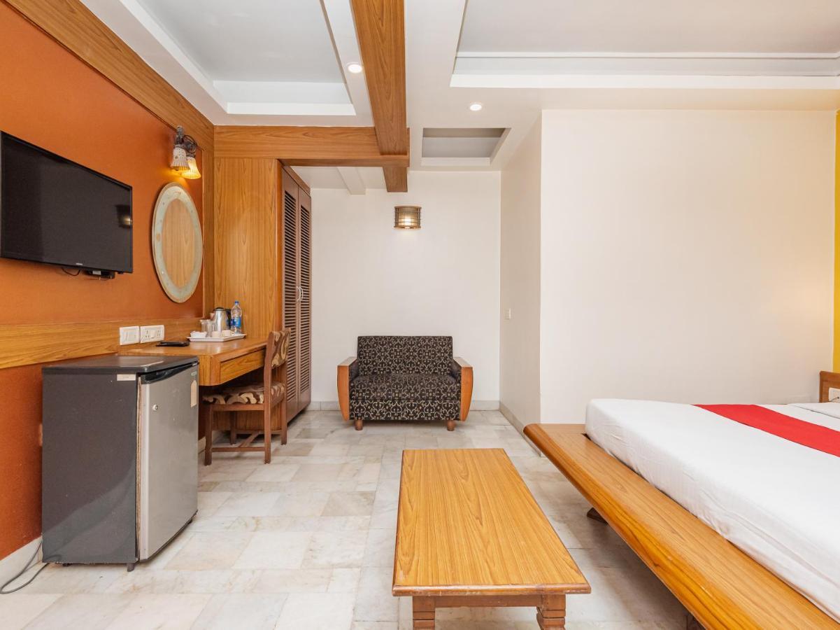 Hotel Balwas 수라트 외부 사진