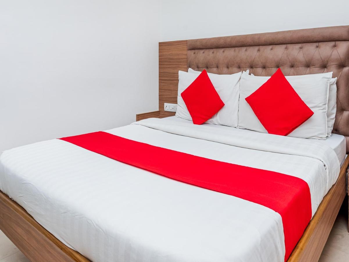 Hotel Balwas 수라트 외부 사진