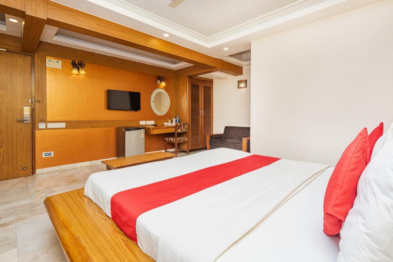 Hotel Balwas 수라트 외부 사진