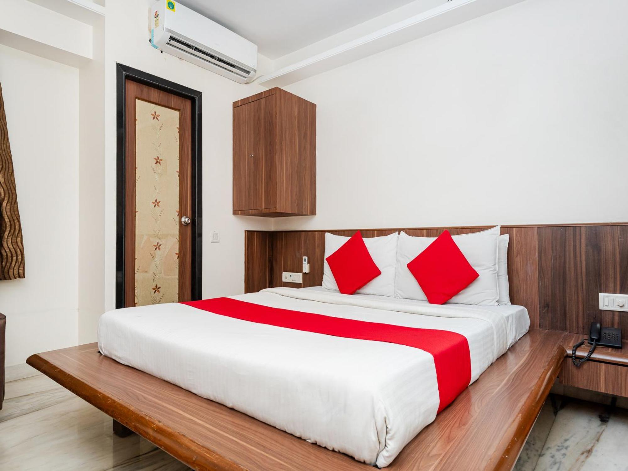 Hotel Balwas 수라트 외부 사진