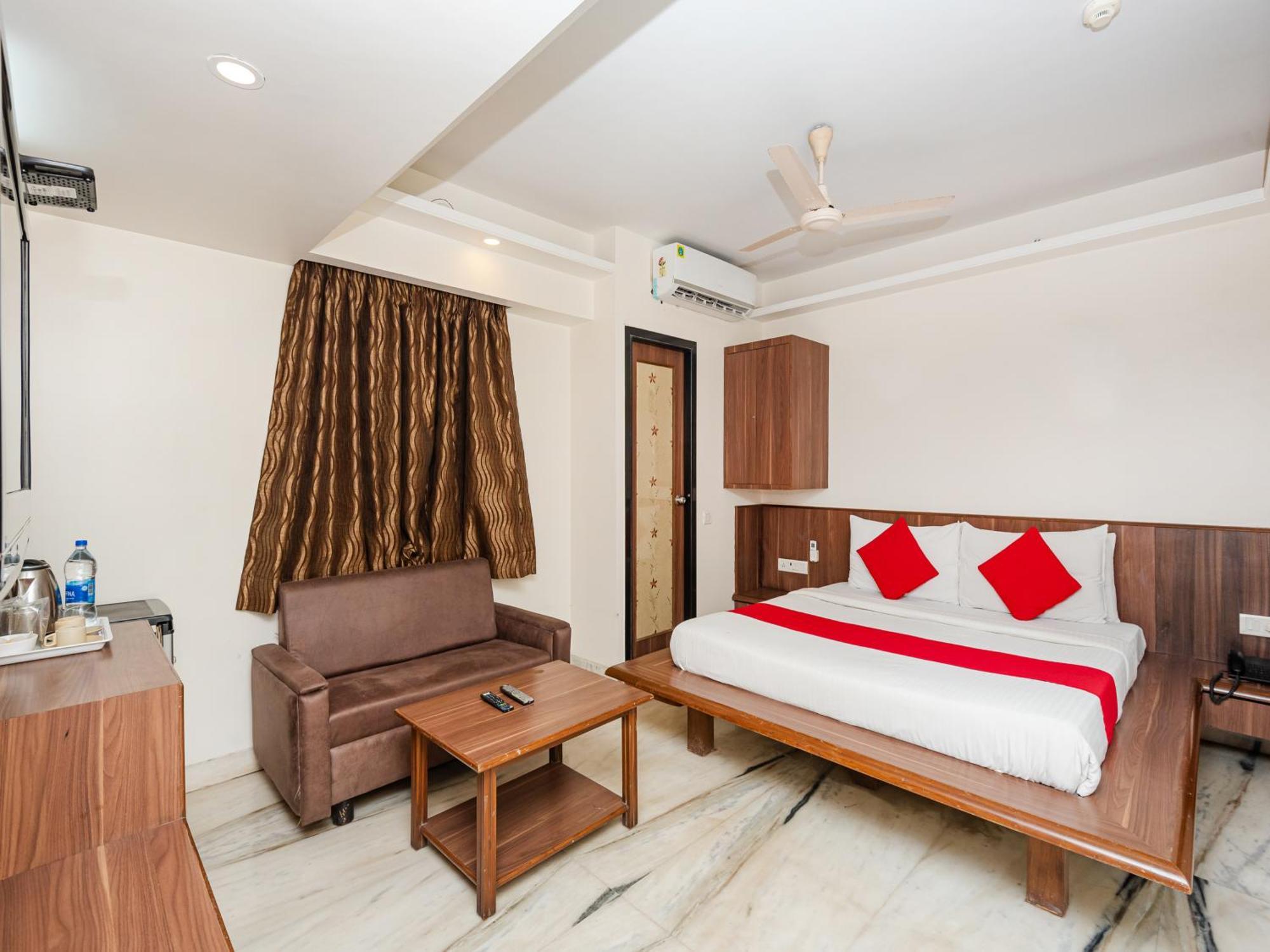 Hotel Balwas 수라트 외부 사진