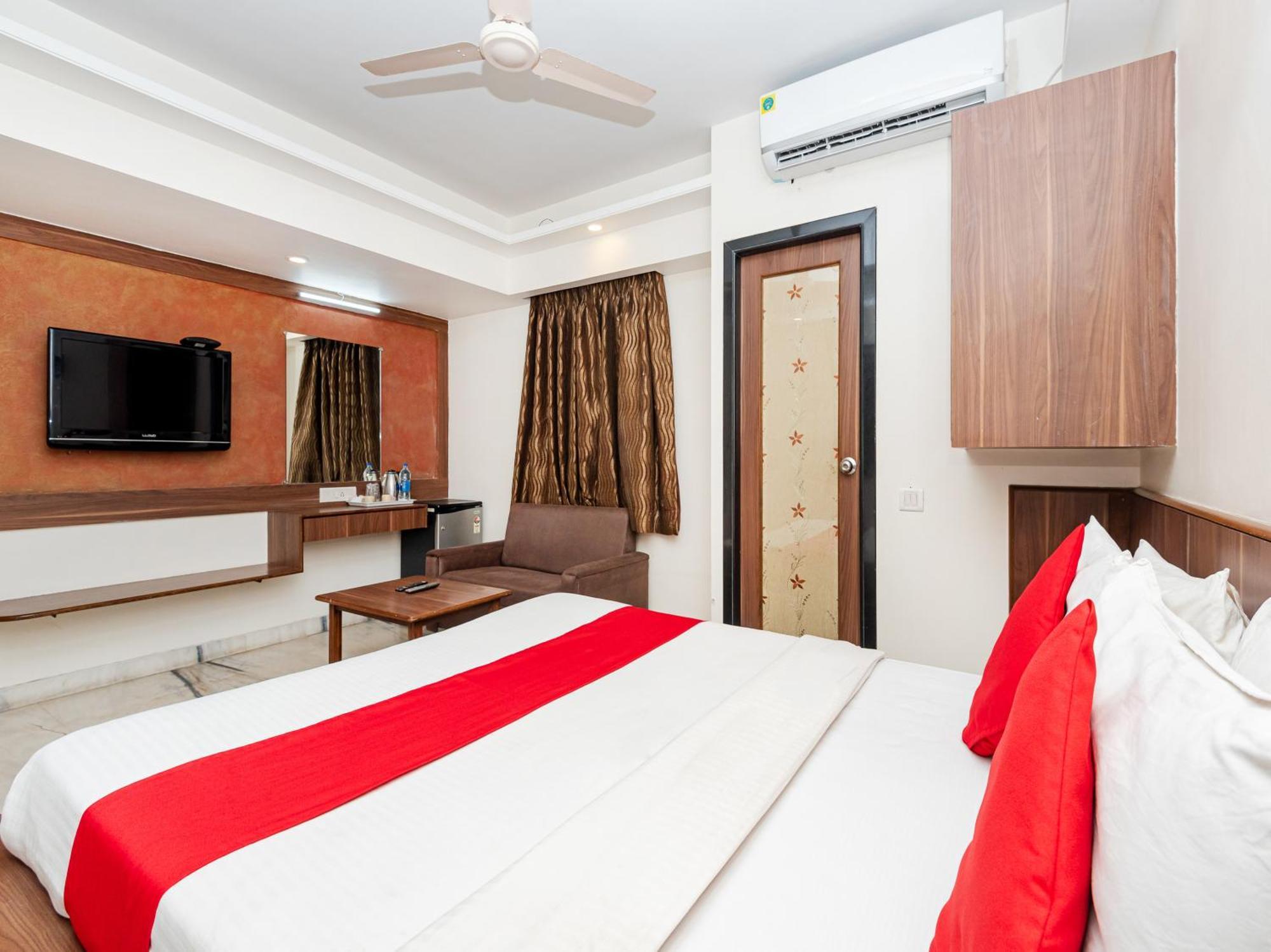 Hotel Balwas 수라트 외부 사진