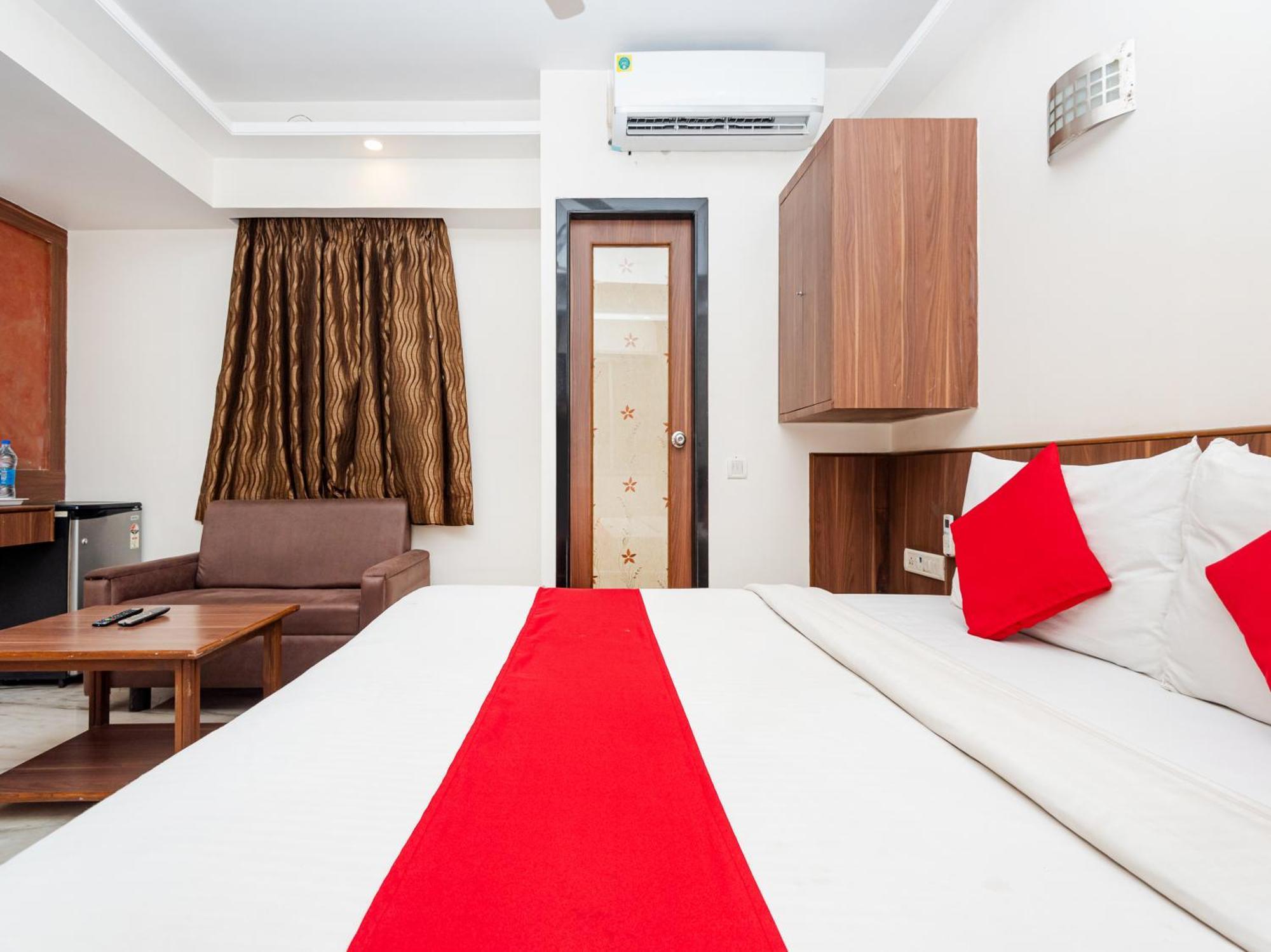 Hotel Balwas 수라트 외부 사진