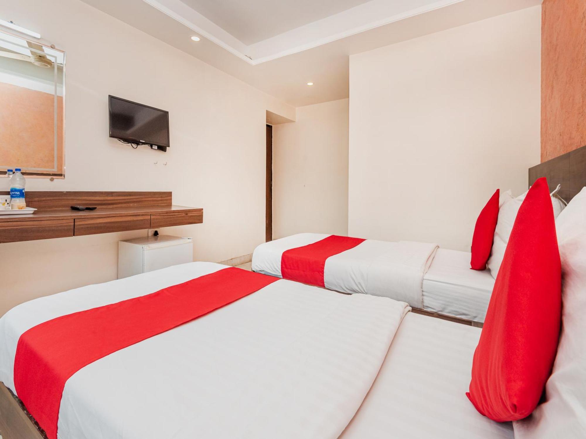 Hotel Balwas 수라트 외부 사진