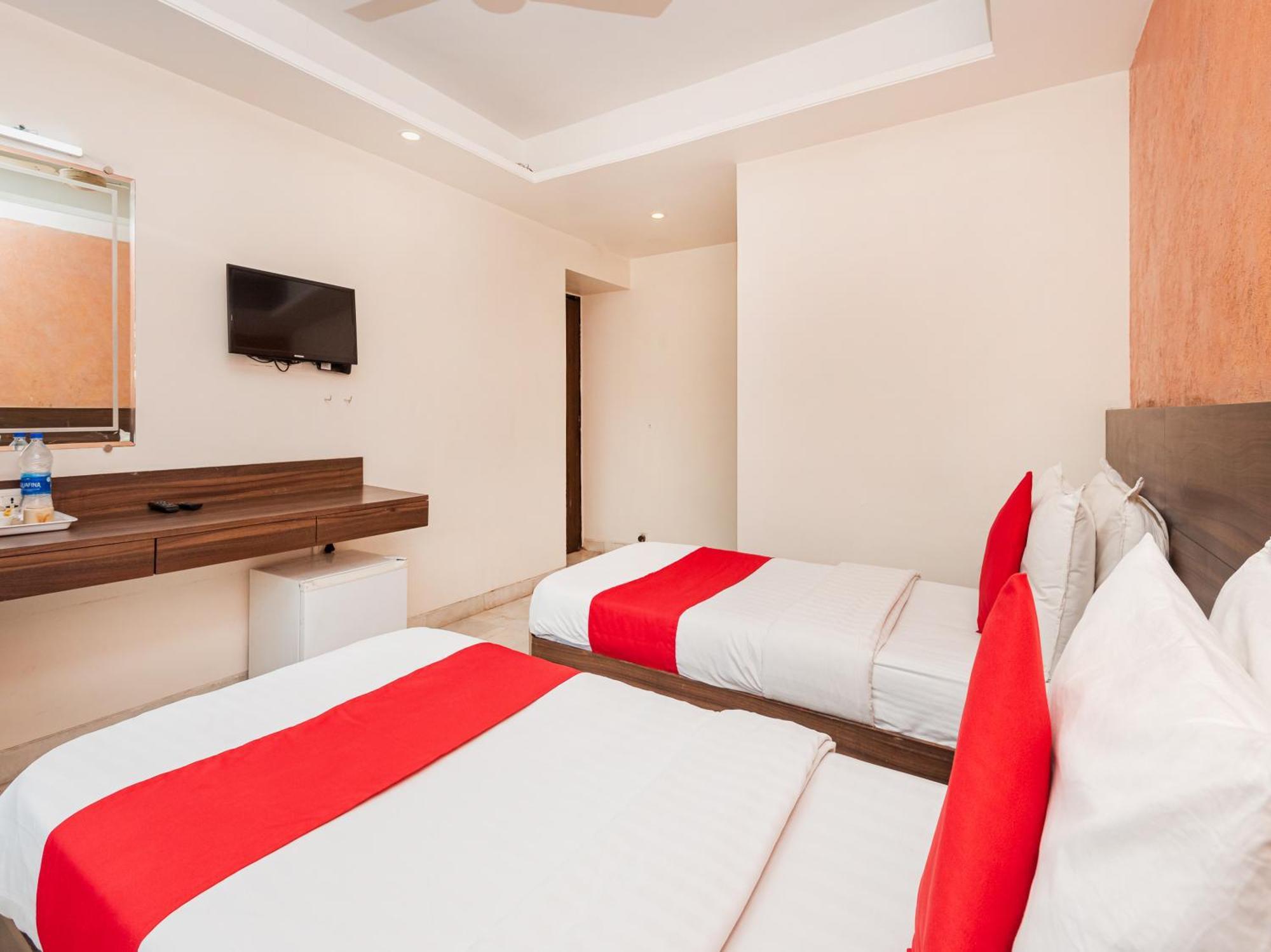 Hotel Balwas 수라트 외부 사진