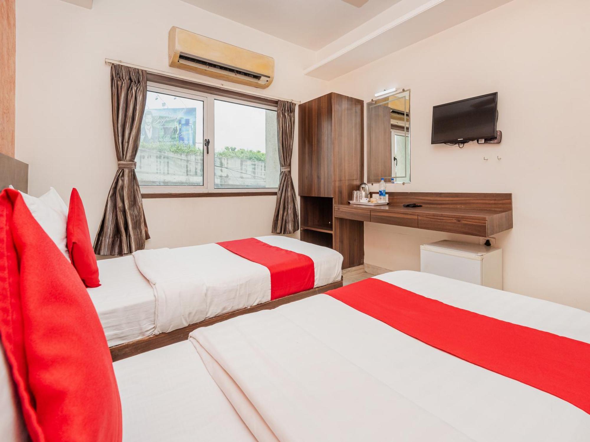 Hotel Balwas 수라트 외부 사진