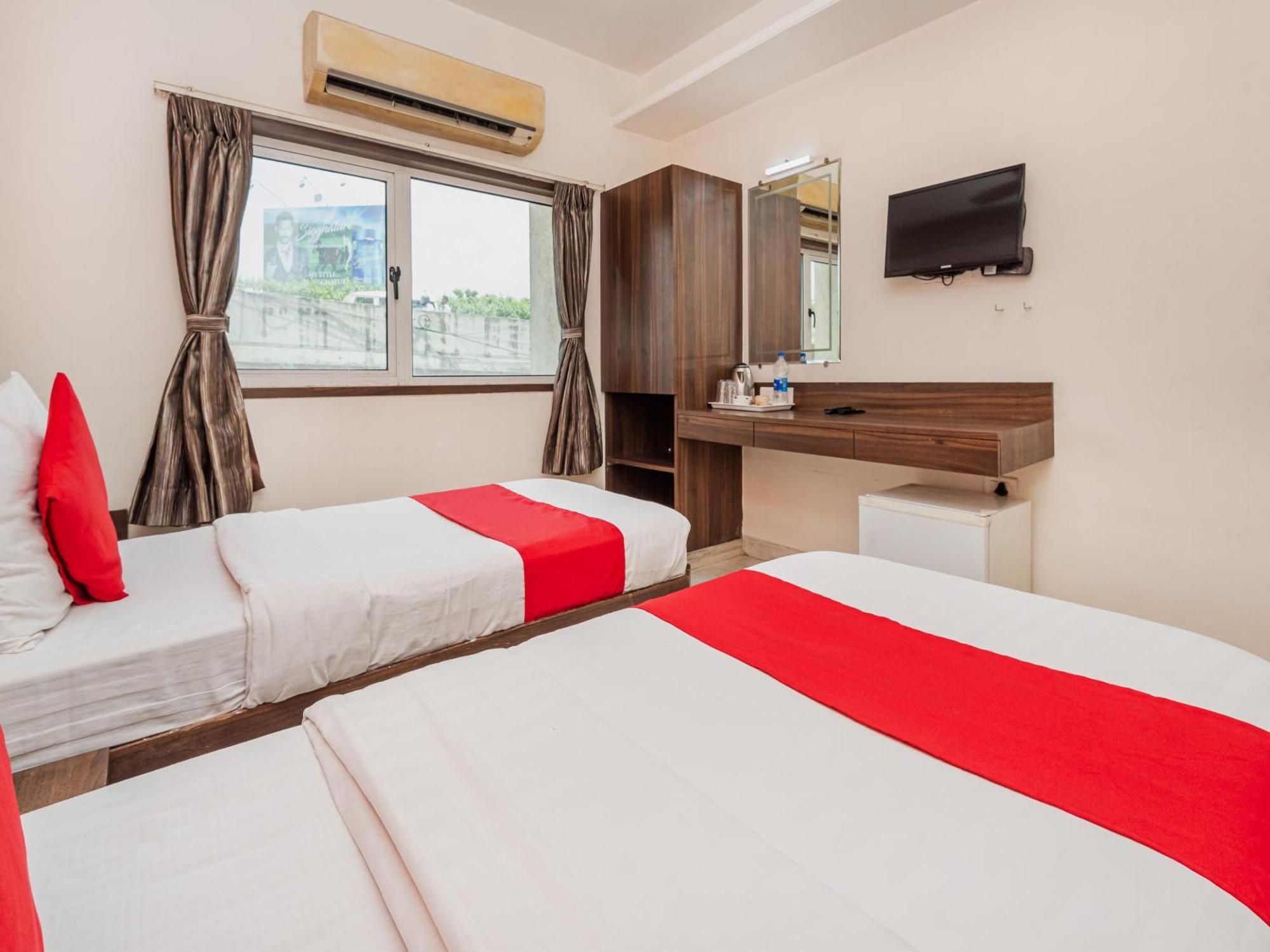 Hotel Balwas 수라트 외부 사진