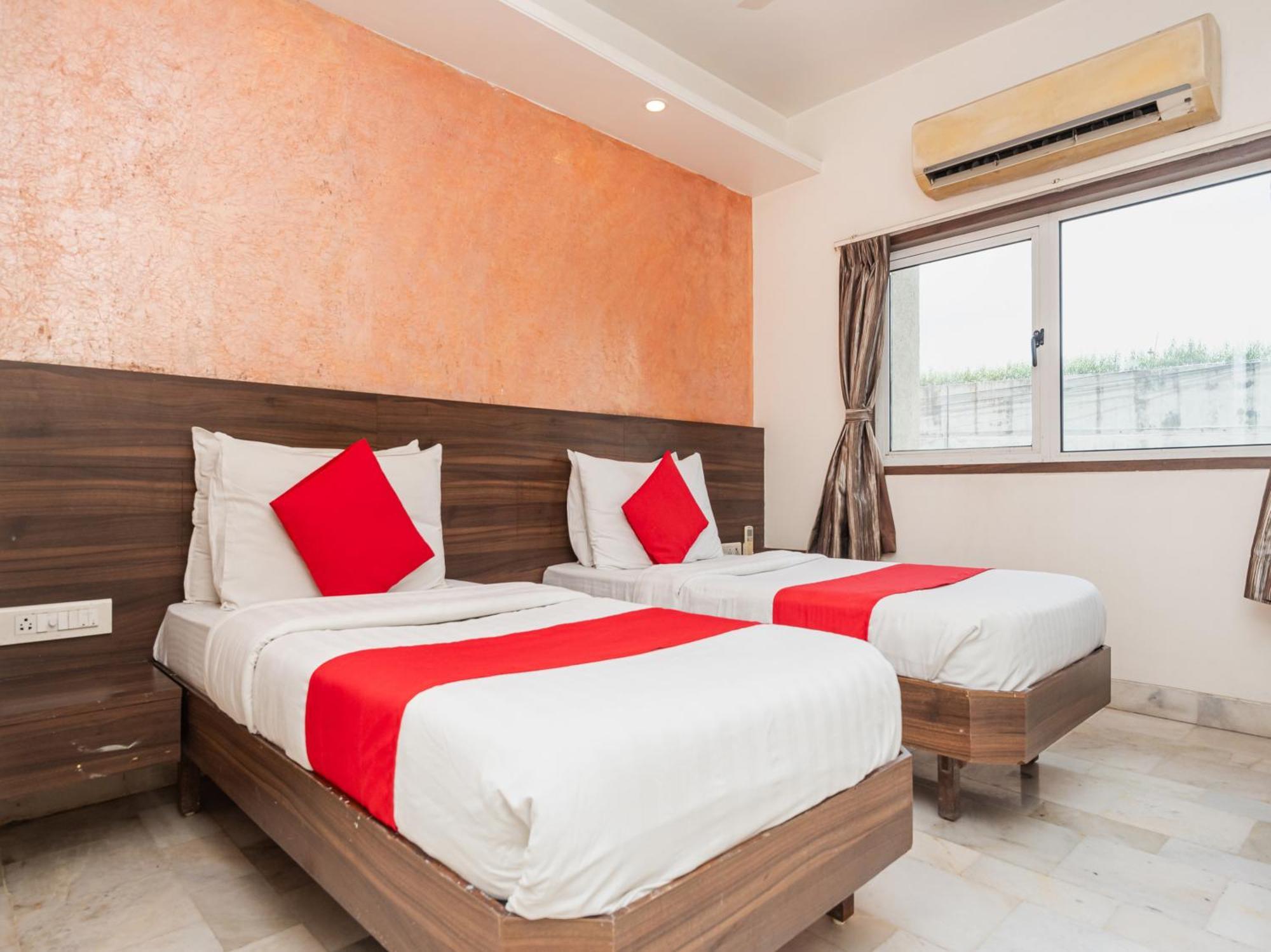 Hotel Balwas 수라트 외부 사진