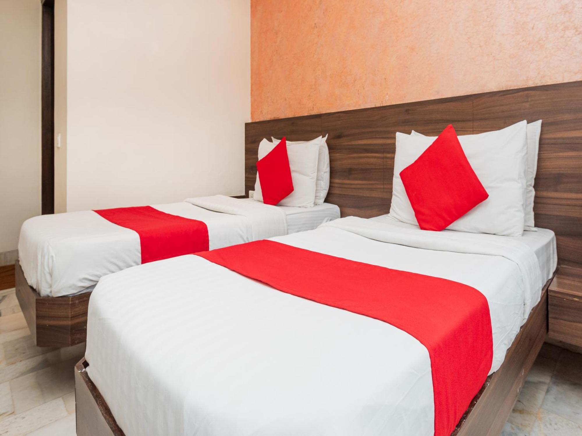 Hotel Balwas 수라트 외부 사진