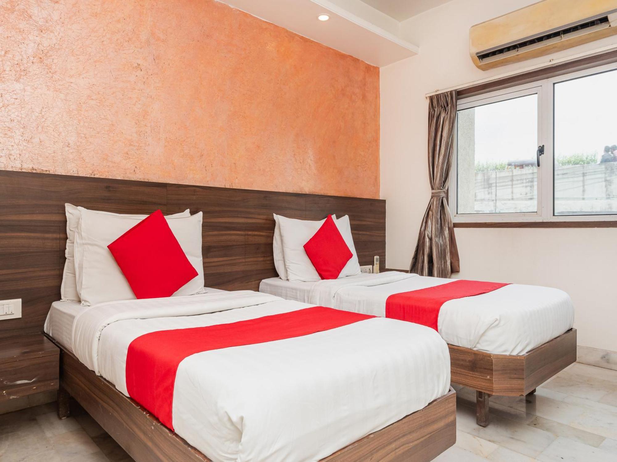 Hotel Balwas 수라트 외부 사진