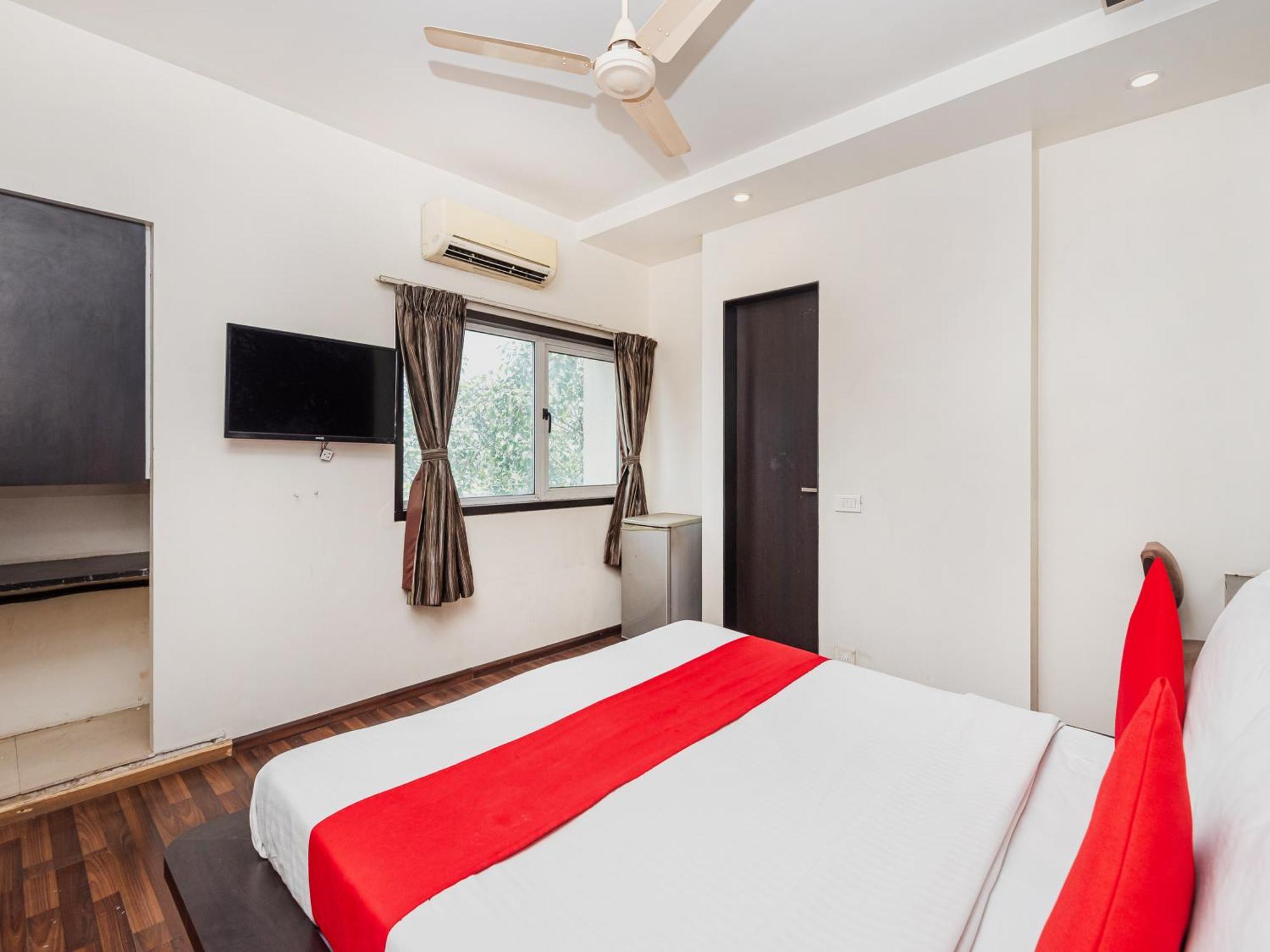 Hotel Balwas 수라트 외부 사진