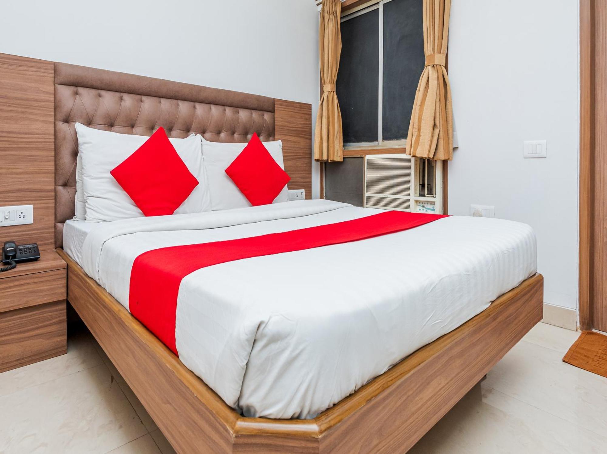 Hotel Balwas 수라트 외부 사진