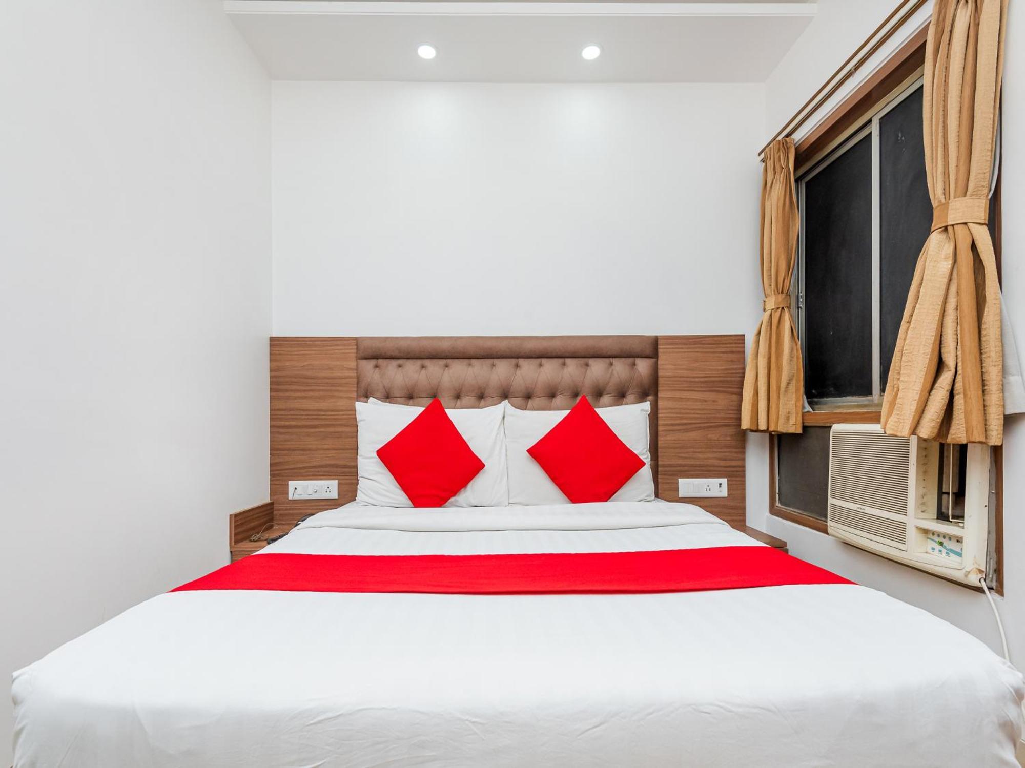 Hotel Balwas 수라트 외부 사진