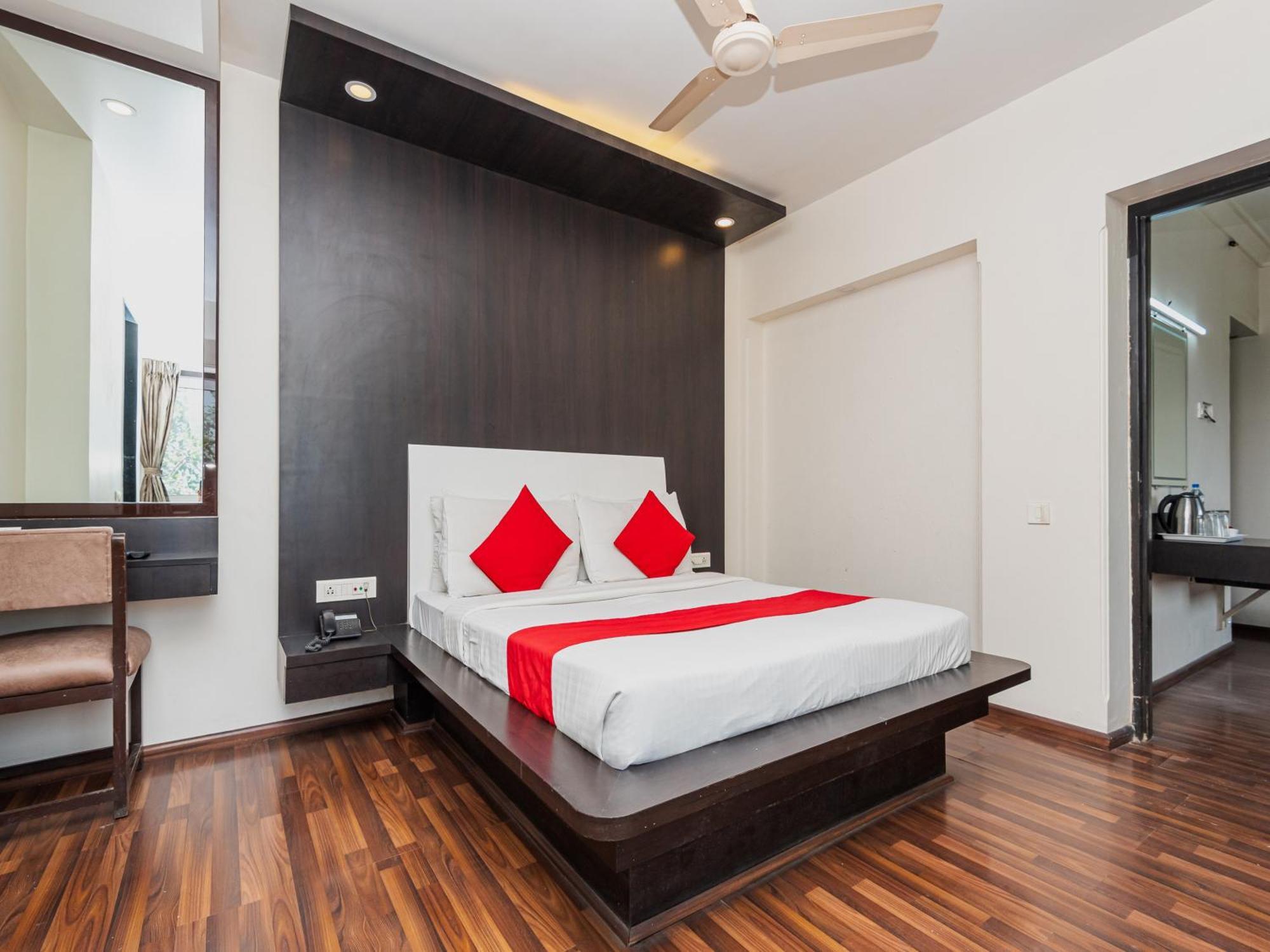Hotel Balwas 수라트 외부 사진