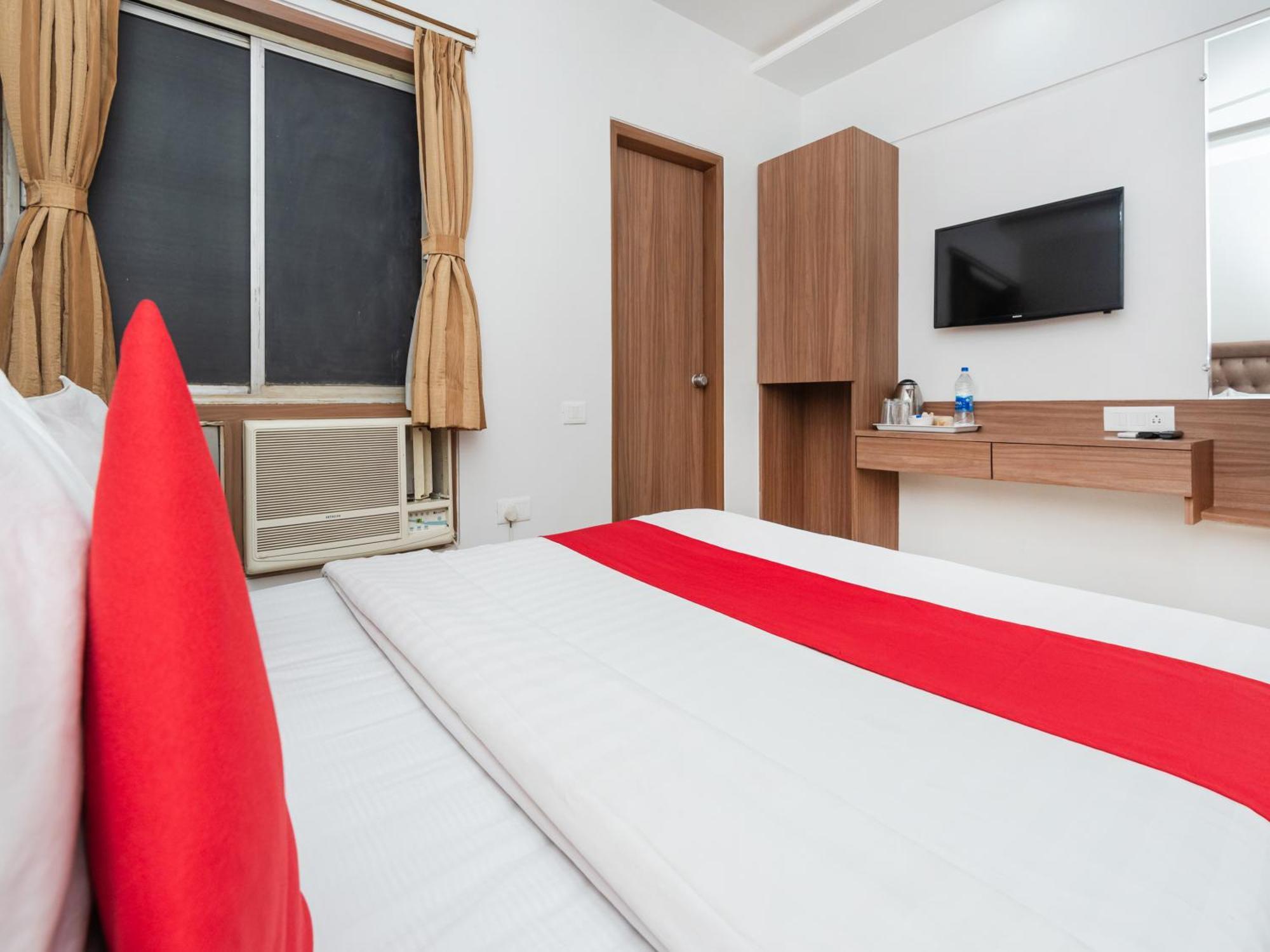 Hotel Balwas 수라트 외부 사진